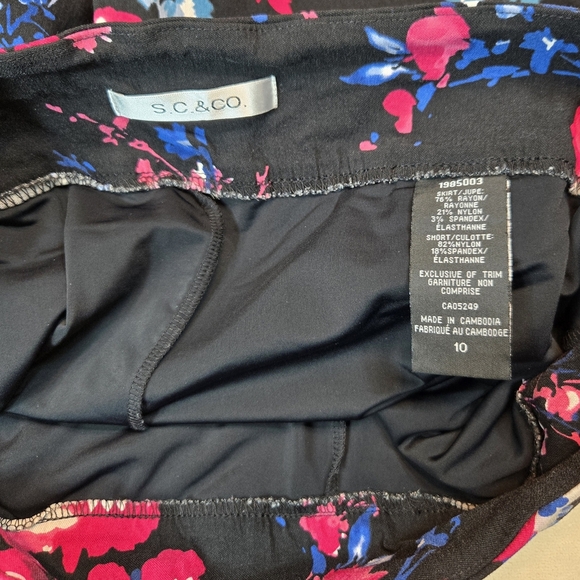 RW&CO. Black Floral Mini Skirt - Picture 2 of 8